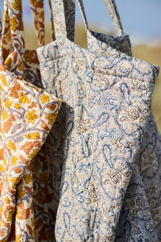 Strandveske Quilt naturfarget m / grå, gule og orange vinranker