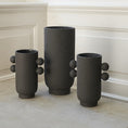 Load image into Gallery viewer, Sandy - Vase mørk grå keramik