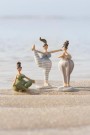 Ib Laursen: Dame i Yoga positur stripete thumbnail