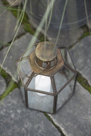 Sekskantet lanterne i glass og metall fra Ib Laursen.