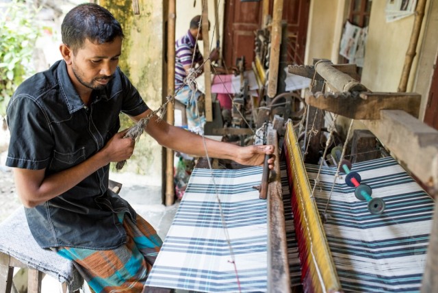 Håndvevet kokkeforkle blått stripete fra Others laget i Bangladesh