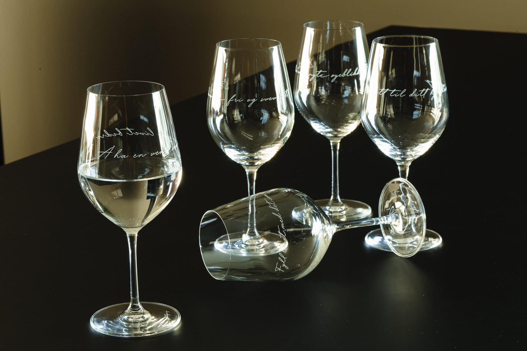 Lykketegning Vinglass Smaken av Lykke