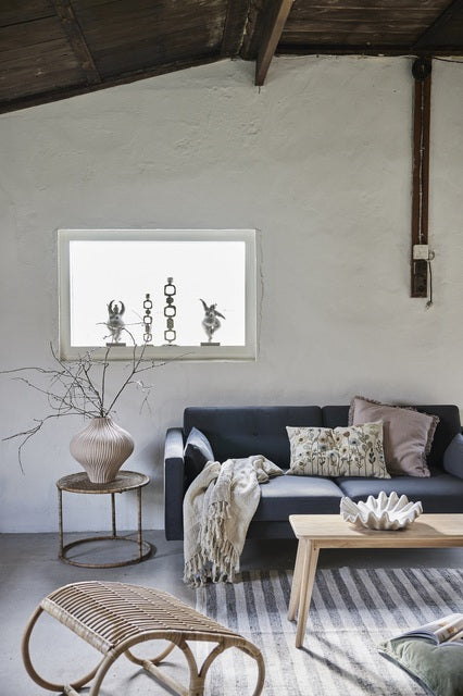 Dekorasjonsfigur off-white 16,2 x 9 x 28,8 cm