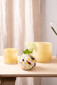 Last inn bildet i gallerivisningen, Telysholder gul glass
